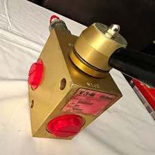 Eaton Vickers MCD-2073 Hydraulic Manifold Block, 3-Port for Hydraulic Fluid picture