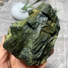 675g   Natural green tourmaline quartz crystal cluster mineral specimen picture