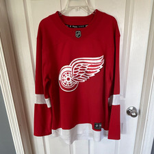 Fanatics Detroit Red Wings NHL Hockey Jersey Mens Size M Red/White. Never worn picture