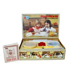 Tupperware Tupper Toys ~ Mini Mix It Children’s Baking Set 1979 Complete Unused picture