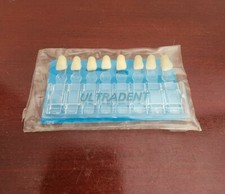 ULTRADENT NEW STETIC SHADE GUIDE. W/PLASTIC SLEEVE. MADE IN COLOMBIA picture
