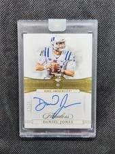 2019 Flawless Collegiate Daniel Jones RC Gold Diamond On-Card Auto /25 picture