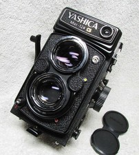Nice YASHICA Mat-124 G TLR 120 FILM 6x6cm MEDIUM FORMAT Twin Lens Camera w/ Case picture