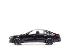 iScale 1:18 Mercedes-Benz E-Class (W214) AMG-Line in Black picture