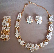 Vintage Signed Trifari Floral Rhinestone Jewelry Set Necklace Earrings Bracelet  picture
