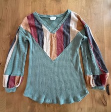 BiBi Color Block V-Neck Waffle Knit Balloon Sleeve Top Small picture