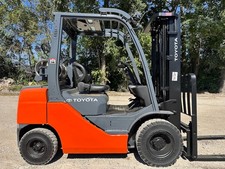 2015 TOYOTA 8FGU25 5000LB CAPACITY PNEUMATIC  LPG POWERED HI LO TOYOTA FORKLIFT picture