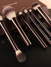 7-Piece Hourglass Makeup Brush Set with Cosmetic Bag & Gift Box – Foundation picture