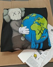 Kaws x Uniqlo Universe Earth Graphic T-Shirt XL Dark Gray New Ships Fast 🌎  picture