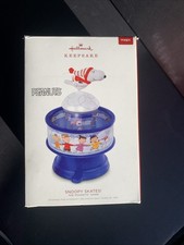2018 Hallmark Ornament - SNOOPY SKATES - PEANUTS GANG - Light, Sound, Motion NIB picture