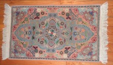 Very Pretty Vintage 2' x 3' Hand Knotted Oriental Rug in Excellent Condition picture