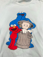 Uniqlo KAWS x Uniqlo Sesame Street Men’s Light Blue Graphic T-Shirt M picture