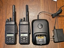 2 Motorola MOTOTRBO XPR3500e UHF AAH02RDH9VA1AN Two Way Radios w Charger 403-512 picture