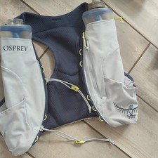 Osprey Dyna 1.5 Women’s Hydration Vest  missing one bottle lid picture