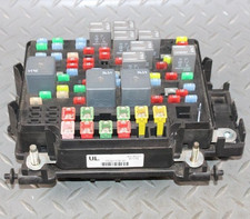 2003-2005 Chevy Silverado 1500 Engine Fuse Box Assembly OEM 03 - 05 USED picture