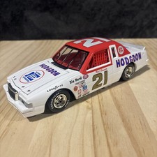 Neil Bonnett #21 Hodgdon Wood Brothers 1982 Ford Thunderbird 1:24 Action Diecast picture
