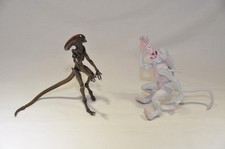HIYA Toys 1:18 Scale Alien Figure + NECA Alien Neomorph 5.5