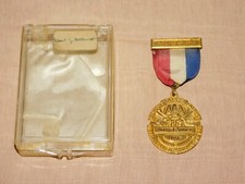 VINTAGE 1956 AAA AUTOMOBILE CLUB OF NEW YORK SERVICE AWARD MEDAL R SAKOWSKI picture
