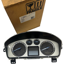 OEM 2010-2011 Cadillac Escalade Speedometer Cluster KPH 20887773 picture