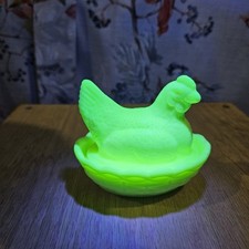 Custard glass hen on nest small - Uranium glass picture