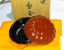 Japanese Wajima Lacquer Kikuwari Kogo Incense Container by Ryoshun Signed Box picture