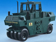 BOMAG ROLLER COMPACTOR on RUBBER ROAD CONSTRUCTION non-POWERED HO Scale NEW KIT picture