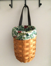 Longaberger 2001 Small Gatehouse Basket with Holly Christmas Liner Protector picture