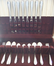 24 Pc SET ONEIDA  18/10 STAINLESS FLATWARE Glossy Rounded Tips picture