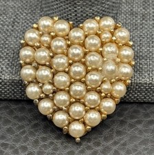 Vintage Signed Ciner 80s Gold Tone Faux Pearl Cluster Heart Brooch Pin picture