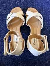 Clarks Women's Desirae Lily Ankle Strap Sandal in White Leather Comfort Size 6.5 picture