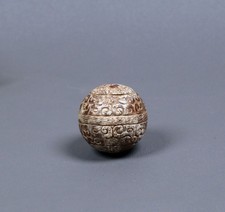 Antique Himalayan Tibetan Nepalese jade Prayer Bead with Carved picture