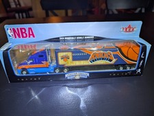 Rare 2003 Fleer Collectibles New York Knicks Kenworth KW Tractor Trailer NIB NBA picture