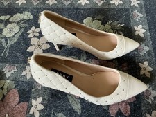 DKNY Women’s White Leather Pointed Toe Stiletto Slip-On Pumps Size 9.5 picture