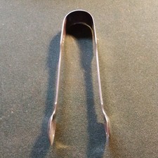 A George III pair of sterling silver sugar tongs,55g D10 picture
