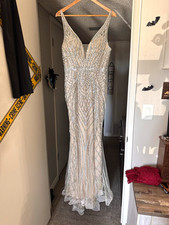 Ladivine by Cinderella Divine Beaded Sequin V-Neck Mermaid Dress Size 8 picture