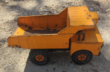 Vintage 1974-75 Mighty Tonka # 3902 Dump Truck with Hydraulic Dump picture
