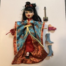 Vintage 2004 Bratz World Collector’s Edition Tokyo Japan Kumi Fashion Doll READ picture