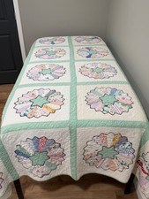 Vintage Handmade Dresden Plate Quilt 93x74 Patchwork Applique Cottagecore Floral picture