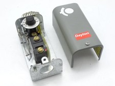 DAYTON 1UHH2 Temperature Controller Used (1304110186 - Used) picture