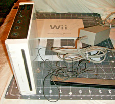 Nintendo Wii White Console RVL-001 Bundle With  Cords Tested picture