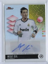 Mesut Ozil - 2025-26 Finest Soccer Refractor Auto picture