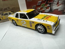 XRARE 1:24 Dale Earnhardt #2 MELLO YELLO 1980 VINTAGE VENTURA Diecast NASCAR picture