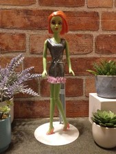 Vtg 2008 Chic Zombie Doll Pink Hair Jointed Knees Swivel Waist  Dress & Shoes picture