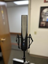 sE Electronics RNR1 Rupert Neve Active Ribbon Microphone, Shockmount + Case. picture
