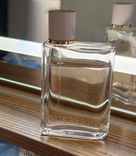 Burberry Burberry Eau de Parfum Spray 50 ml / 1.6 fl oz Regular Size picture