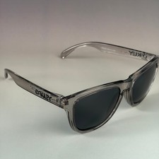 Oakley Frogskins Grey Polarized Sunglasses Black Square Sunglasses New picture