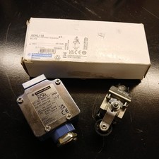 NEW TELEMECANIQUE XCK L115 Limit Switch 064649 XCKL115 XCK-L ZCKL1 FAST SHIPPING picture
