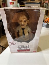 Leatherface The Texas Chainsaw Massacre Mezco MDS  Mega Scale 15inch With Sound picture