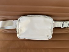 [NWT] Lulu Everywhere Belt Bag 2L (Grey) picture