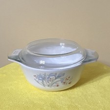 VTG JAJ Pyrex England Blue Iris Round Casserole Dish 2 Pint 1 Quart with Lid 28C picture